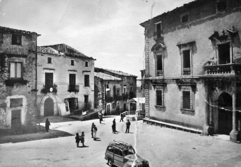 uno scorcio di Aiello in foto d'epoca.JPG